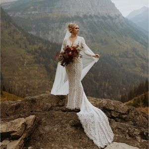 Grace loves lace- OLIVE wedding dress with vail. Size- medium